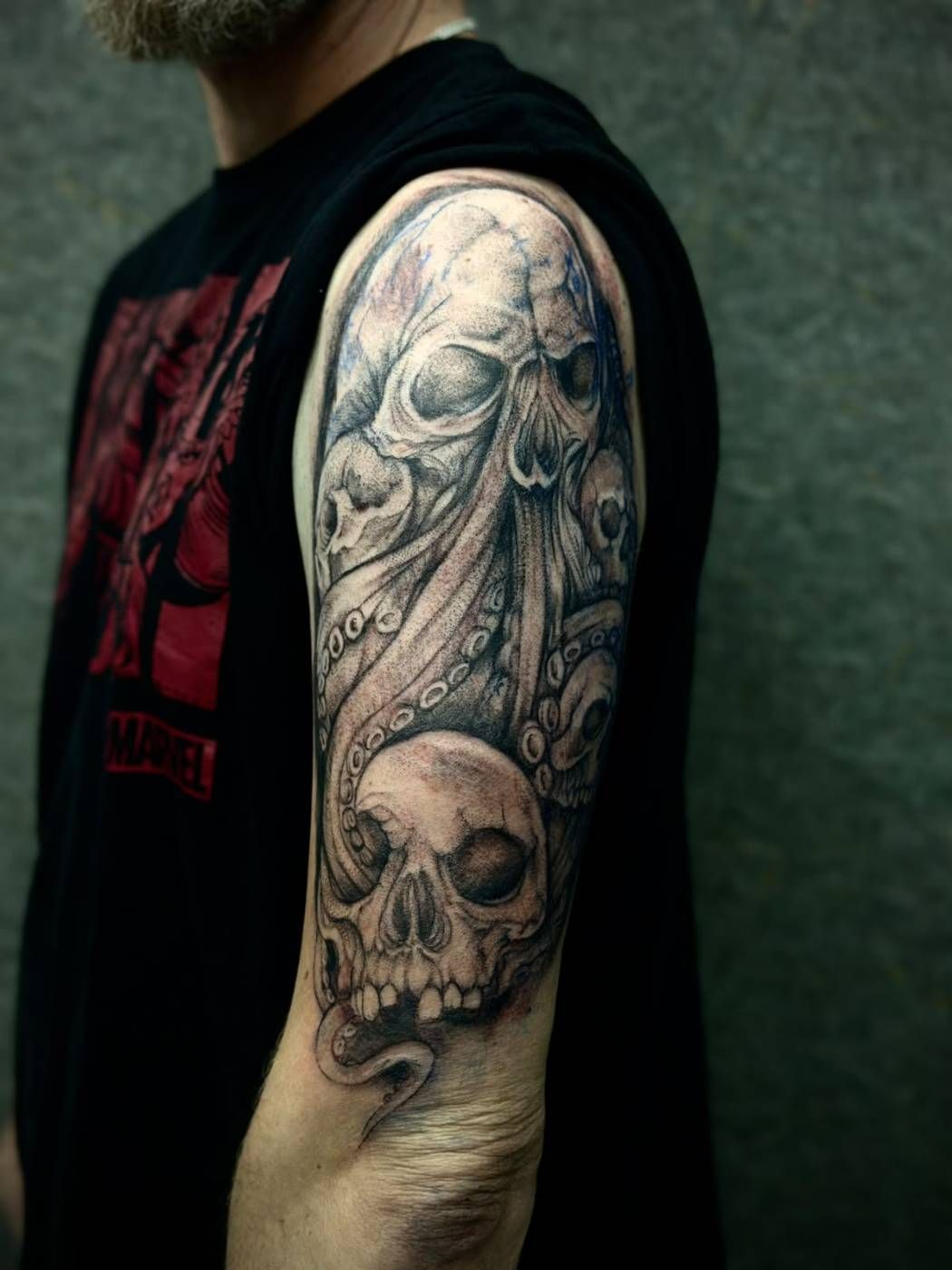 Totenköpfe mit Tentakeln, Oberarm – Lion Ink 37, Einbeck
