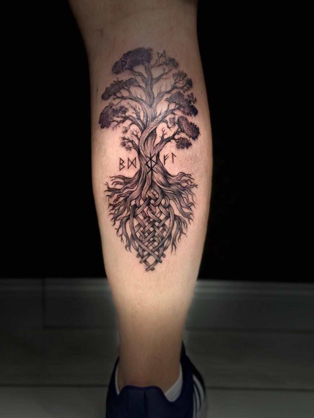 Yggdrasil mit Runen, Wade – Lion Ink 37, Einbeck