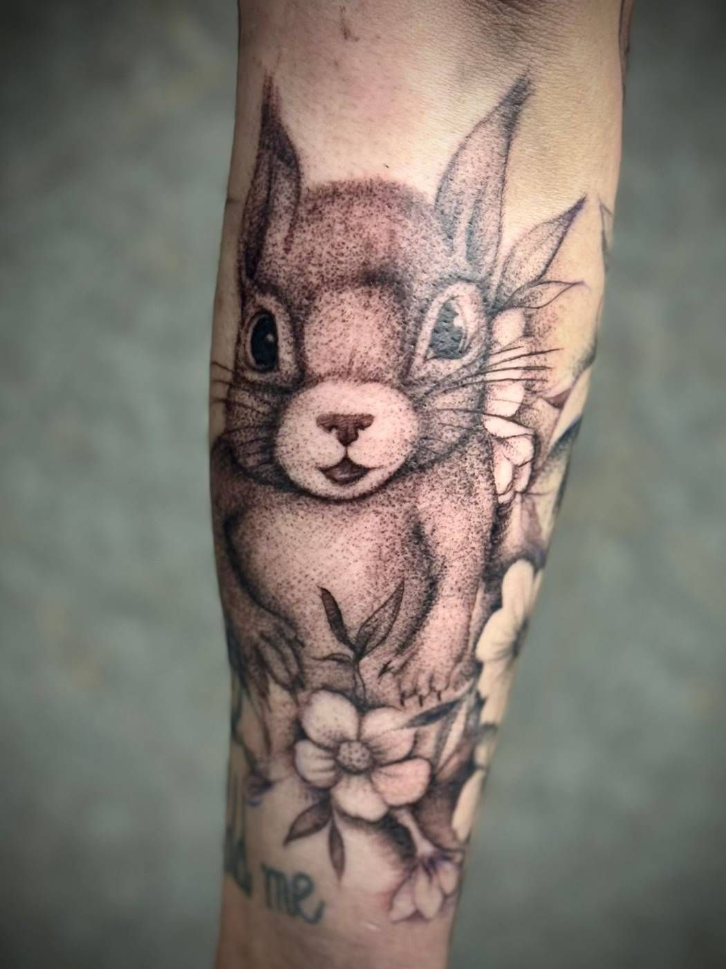 Hase mit Blüten, Unterarm – Lion Ink 37, Einbeck