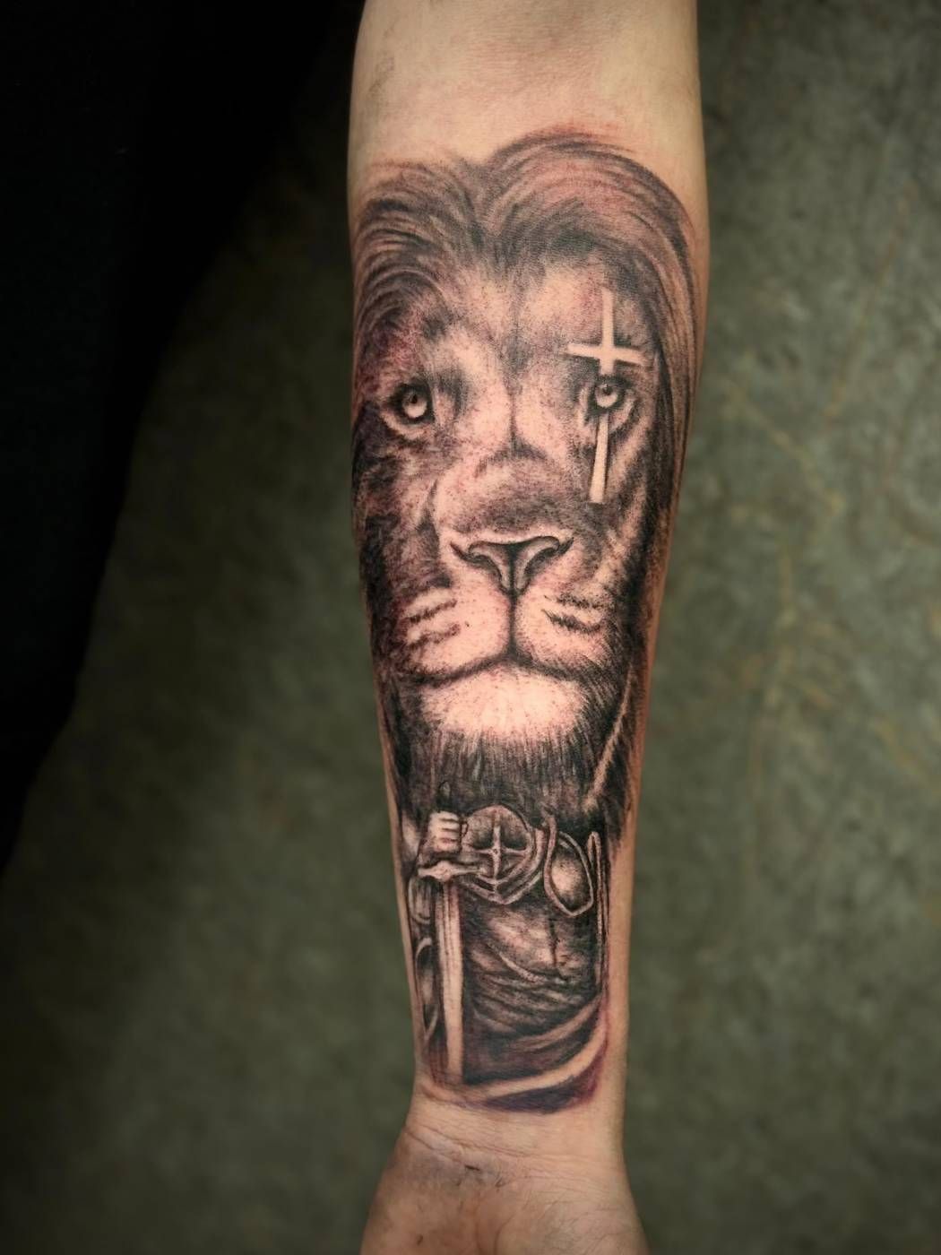 Realistisches Tattoo – Löwe