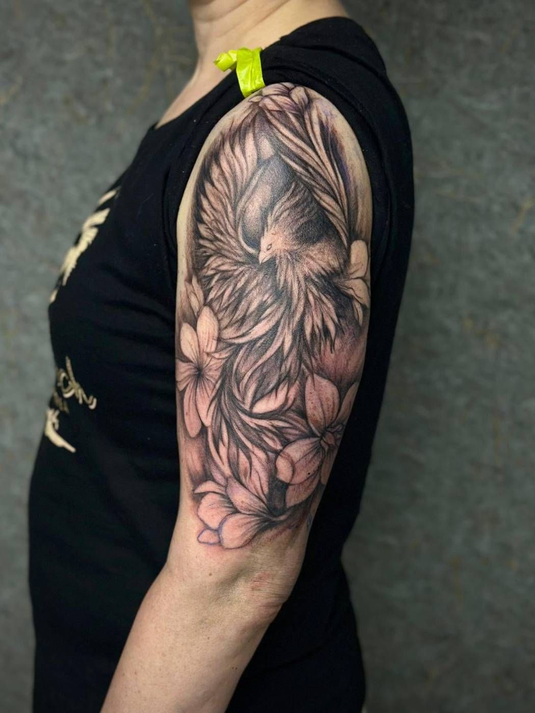 Phönix mit Blüten, Oberarm – Lion Ink 37, Einbeck