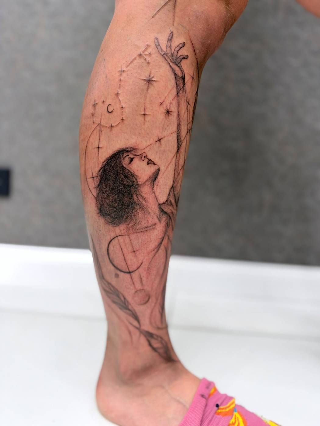 Frau greift nach den Sternen, Wade – Lion Ink 37, Einbeck